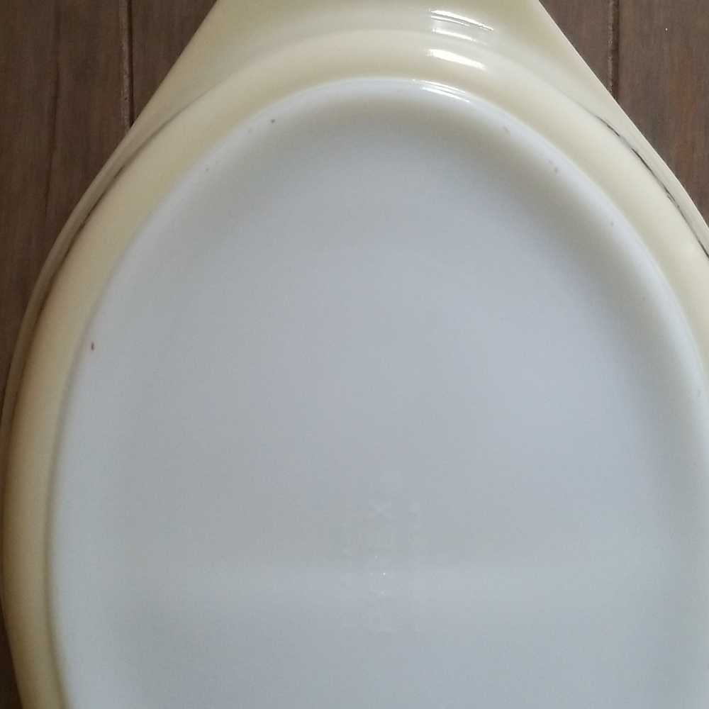 Vintage Pyrex Golden Acorn Divided Serving Dish - Picture 16 of 16